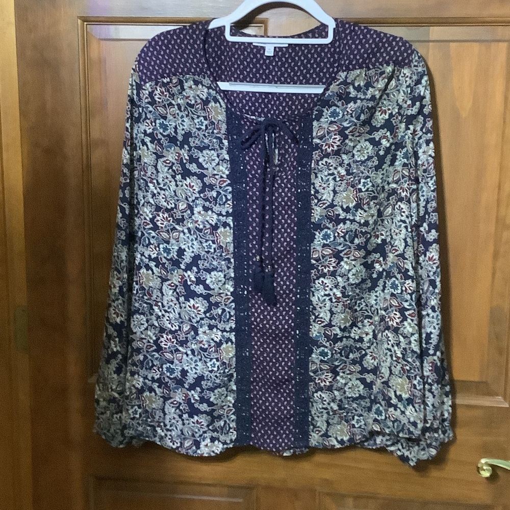 DR2 Navy and Cream Floral Blouse